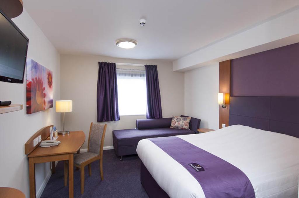 Premier Inn グレンロセス エクステリア 写真
