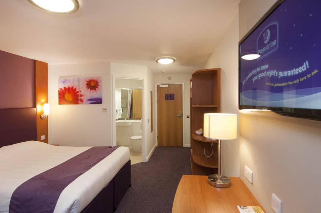 Premier Inn グレンロセス エクステリア 写真