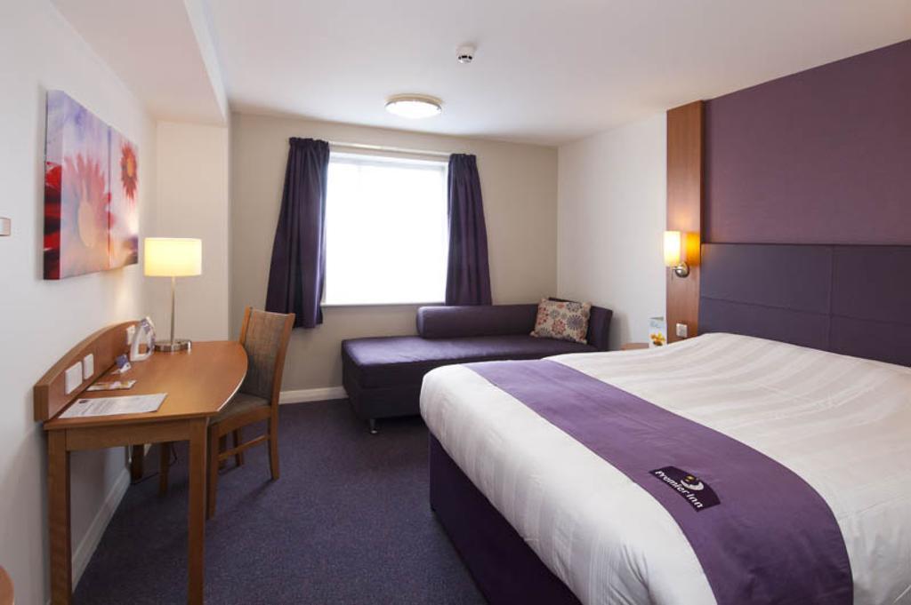 Premier Inn グレンロセス エクステリア 写真