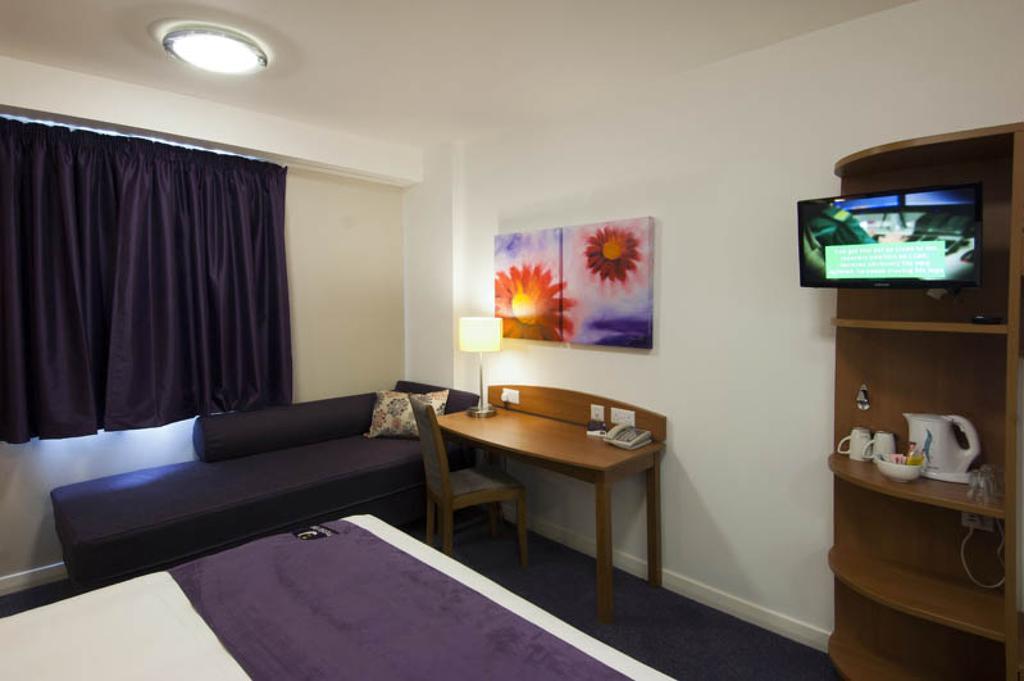 Premier Inn グレンロセス エクステリア 写真