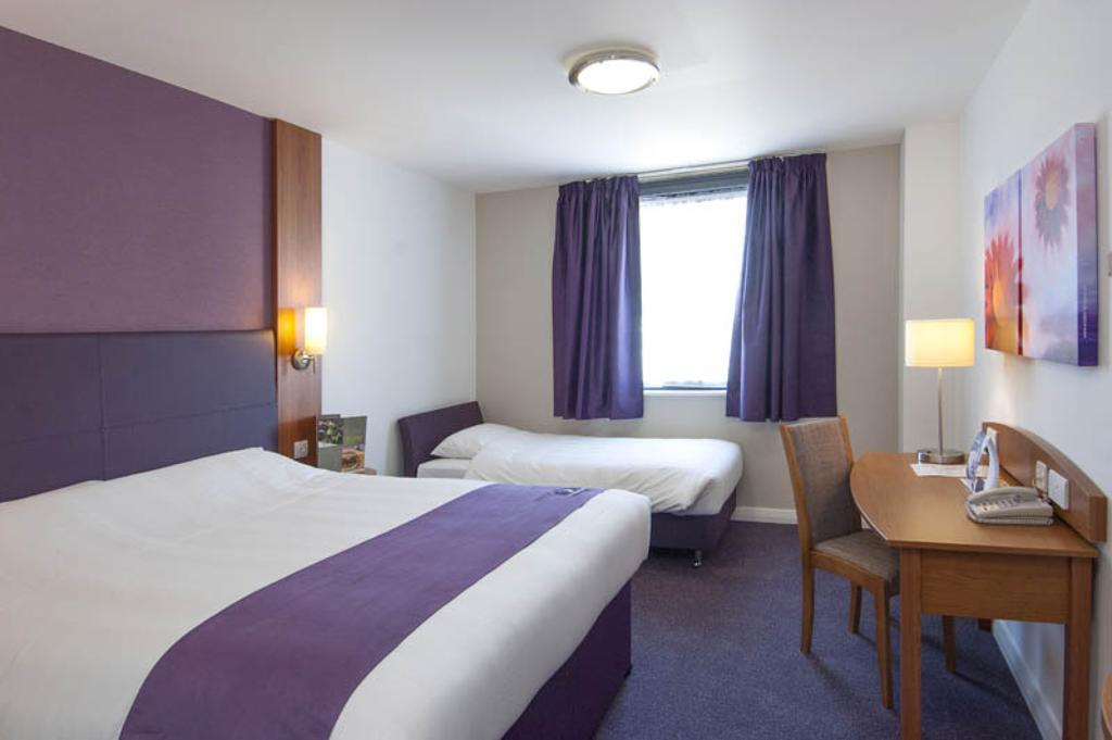 Premier Inn グレンロセス エクステリア 写真