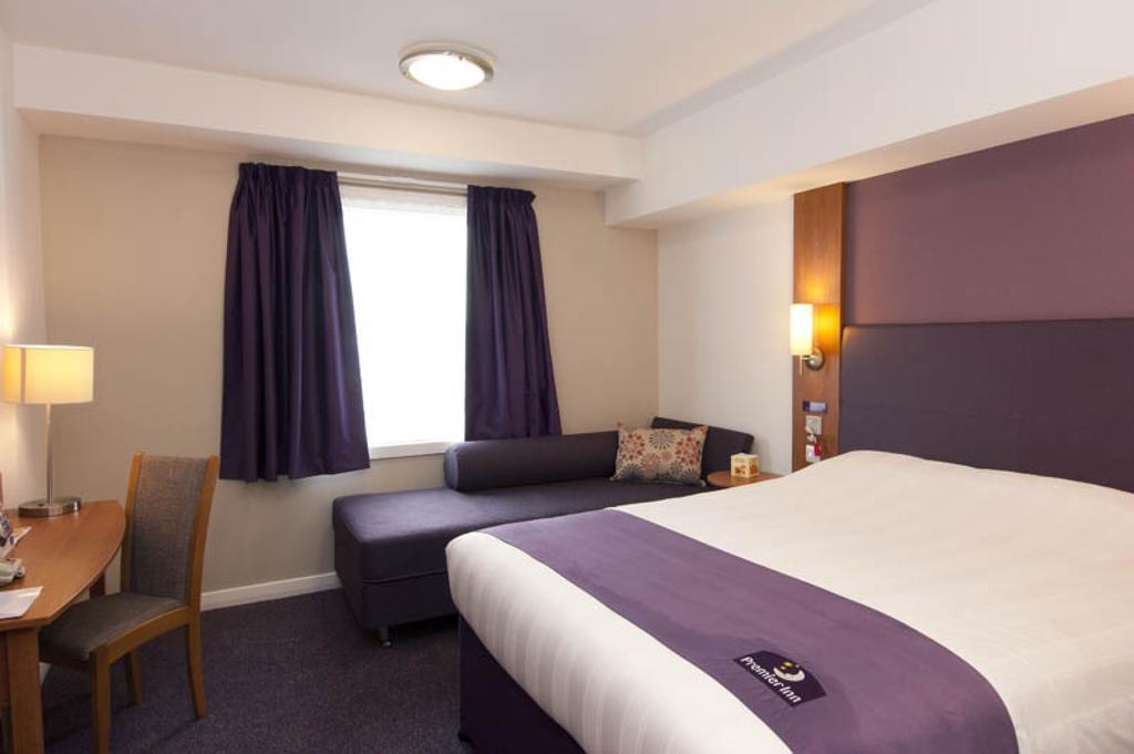 Premier Inn グレンロセス エクステリア 写真