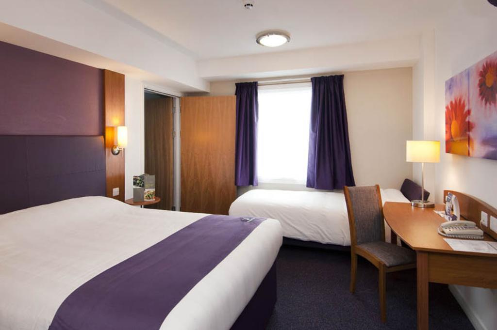 Premier Inn グレンロセス エクステリア 写真