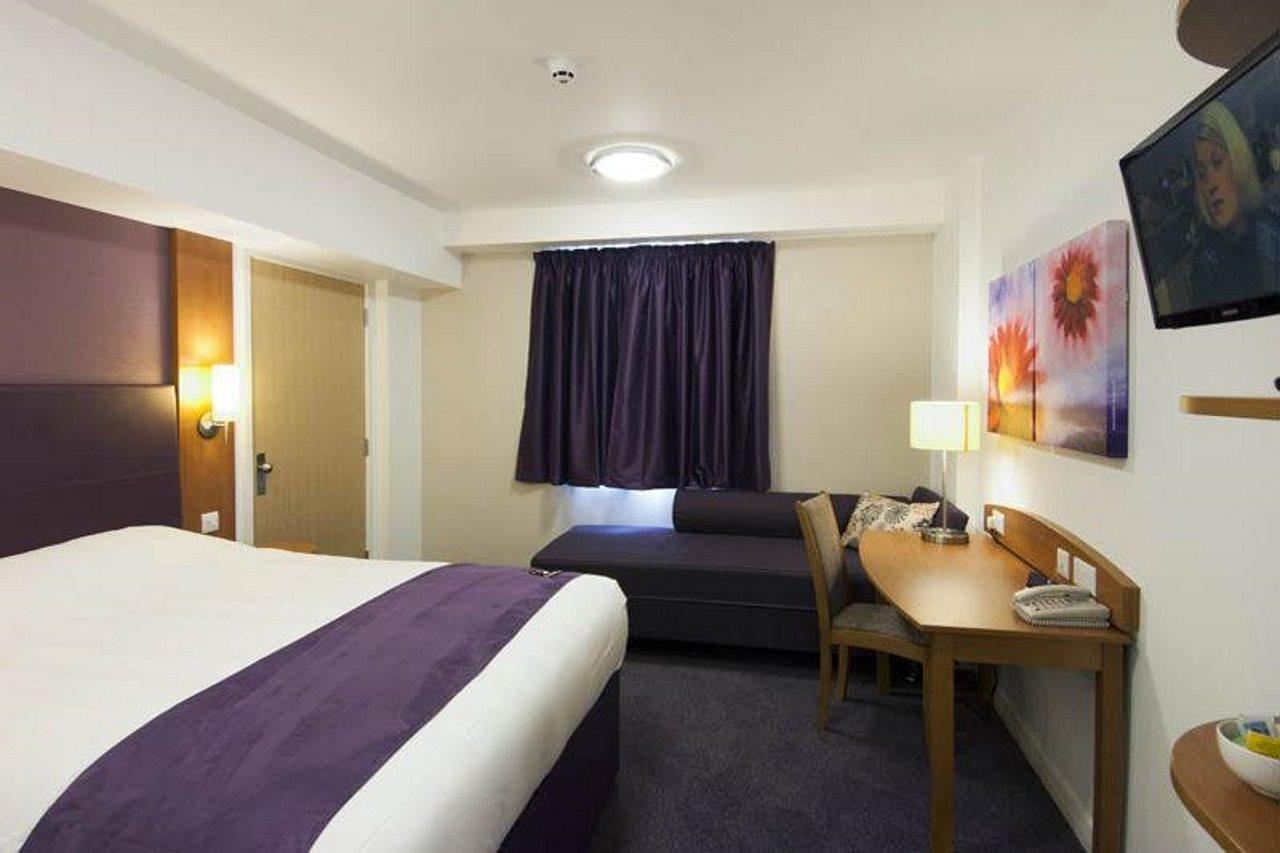 Premier Inn グレンロセス エクステリア 写真