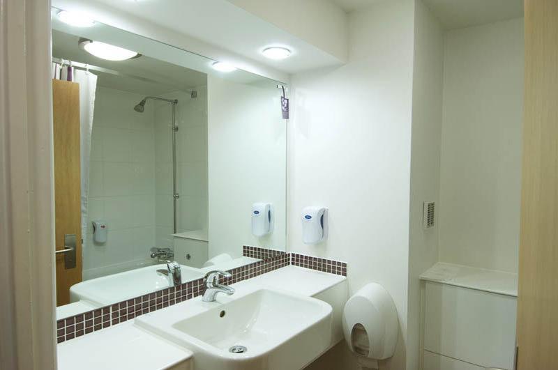 Premier Inn グレンロセス エクステリア 写真